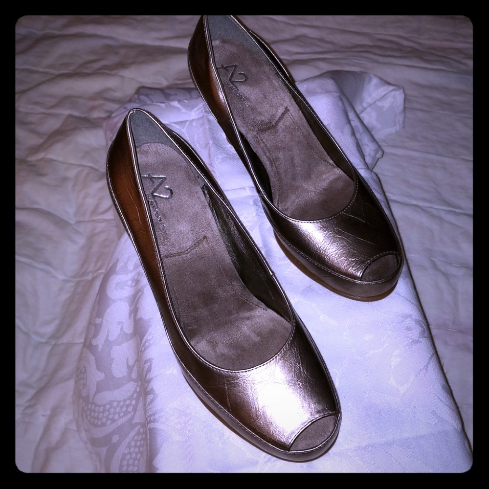A2 by Aerosoles "Big Ben" bronze heels